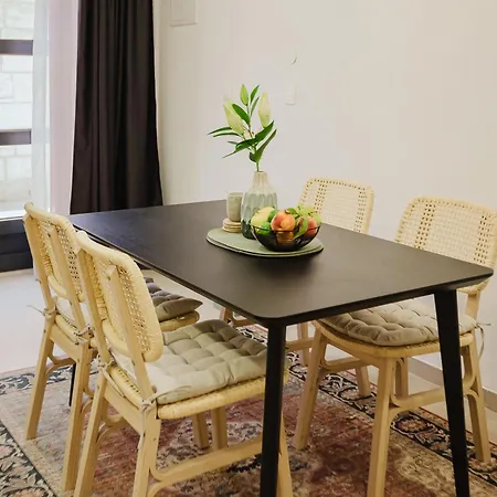 Stylish Town Centre Mariroza