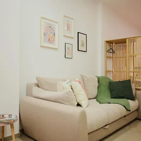 Stylish Town Centre Mariroza * フヴァル