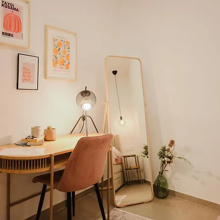 Stylish Town Centre Mariroza アパート