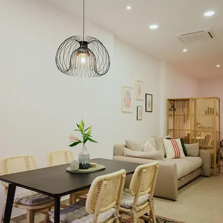 Stylish Town Centre Mariroza * フヴァル