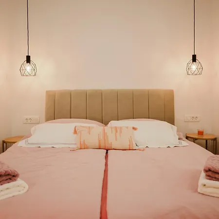 Stylish Town Centre Mariroza * フヴァル